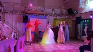 Танец подружек и мамы невесты