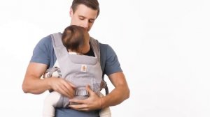 Как посадить ребенка в положение _лицом к себе_ в эргорюкзаке Aerloom _ Ergobaby.mp4