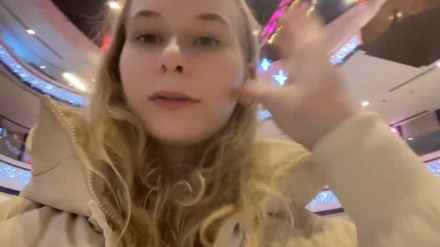 My VLOGMAS✨ гуляю по Патрикам и на Павелецкой Плазе😌 красивые места в Москве🌎 смотреть онлайн