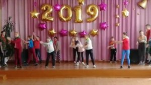 Танец на открытие летнего лагеря