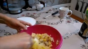 Салат с рыбой за 5 минут. Сегодня будет копченая зубатка. Просто, быстро, сытно, полезно, вкусно.