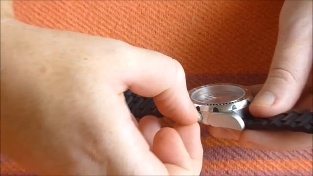 REMOVING WATER FROM A WATCH смотреть онлайн