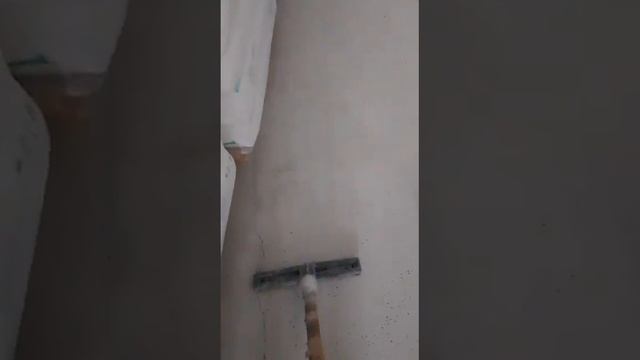 Обеспыливание пола складского помещения от цементной пыли