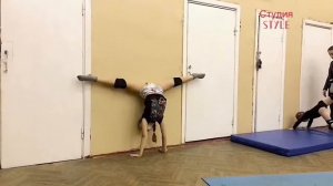 Как научиться делать колесо