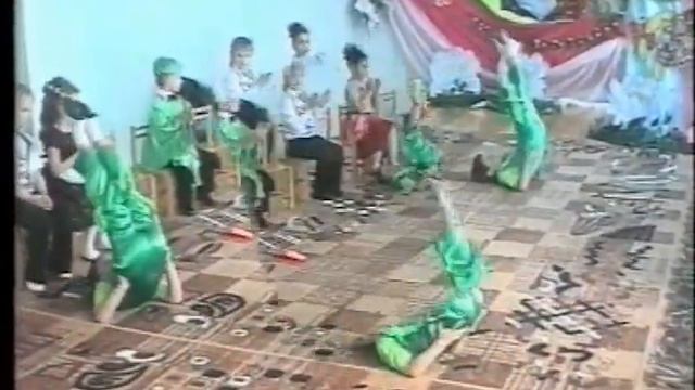 Танец "Кузнечики" с элементами горизонтального пластического балета. смотреть онлайн