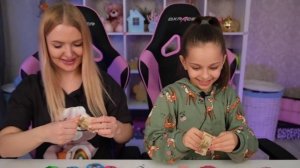 ДЕНЕЖНАЯ ЖВАЧКА! КУПИЛА 100 ШТУК! СКОЛЬКО ДЕНЕГ НАШЛА Я  И АЛИСА ЛИСОВА!