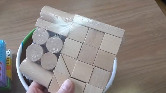 Конструктор из деревянных кубиков New Classic Toys 10813 смотреть онлайн