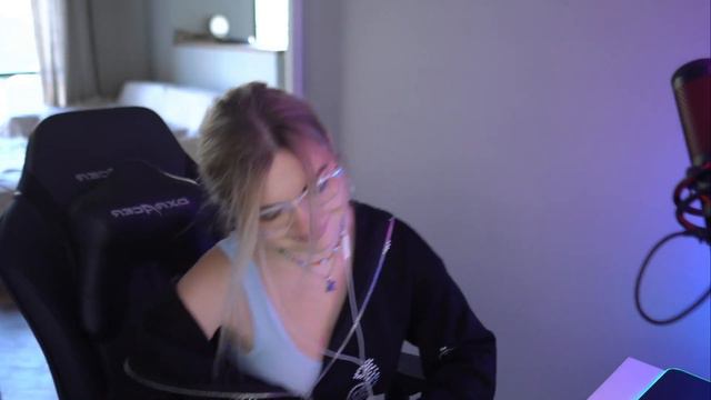 Аринян снова спалила кое-что на стриме смотреть онлайн