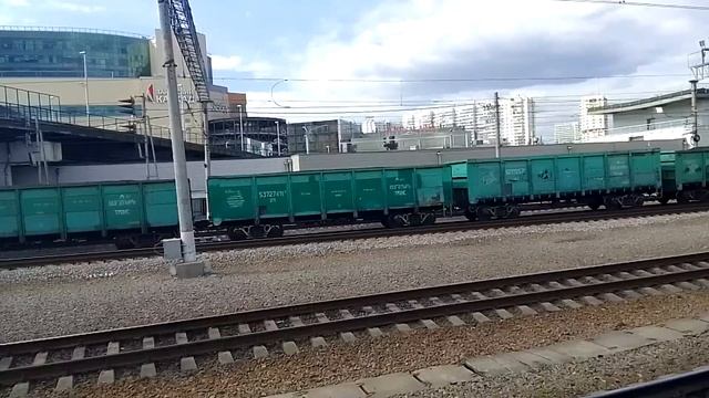 ВЛ10У-987. Идёт с грузовым по станции Дача Долгорукова. Санкт-Петербург. смотреть онлайн