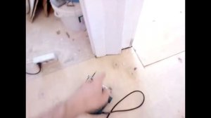 Устраняю перепад полов из фанеры, замазываю стыки