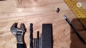 Самодельный резцедержатель для небольших розточных резцов.