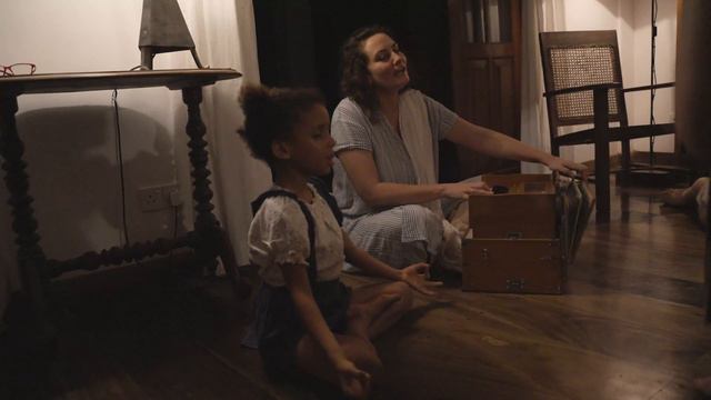 Singing Indian Mantras смотреть онлайн