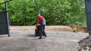 Самоходная тележка думпер Мотомул работает мини самосвалом.