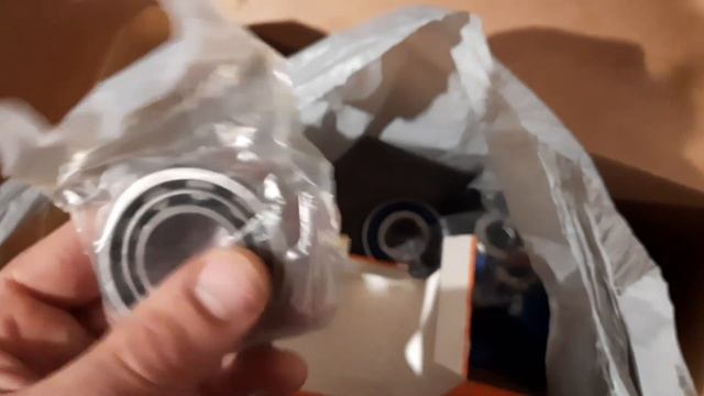 Комплект подшипников и сальников на CZ 250cc смотреть онлайн