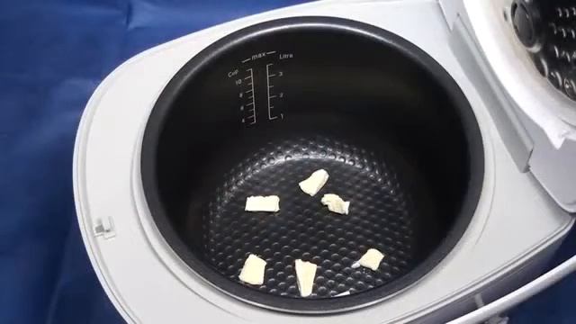 Готовим омлет с сыром и луком в мультиварке смотреть онлайн