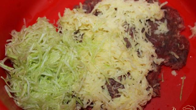 Свино - говяжьи котлеты с кабачком
