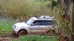 Вотчтоможет  Mitsubishi Pajero  в грязи. 3.4.Група 4×4 чуть чуть снова в бой.