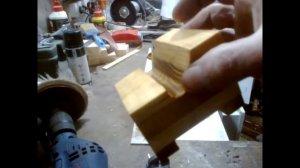 Подставка для телефона. Подставки из дерева своими руками.