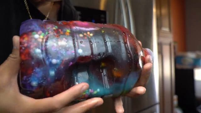 Worlds Largest Frozen Honey Jelly Bottle смотреть онлайн