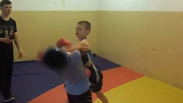 Кучер Денис товарищеский бой с боксерами 1 бой 25.03.2016 смотреть онлайн