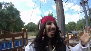 Requena se distrae en los rodajes (Making Of Piratas del Caribe)