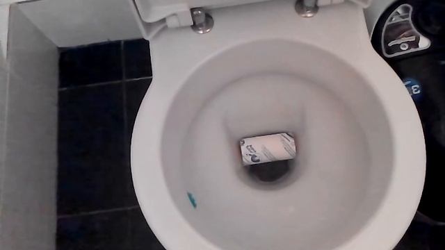 Огрызок от туалетной бумаги исчез смотреть онлайн