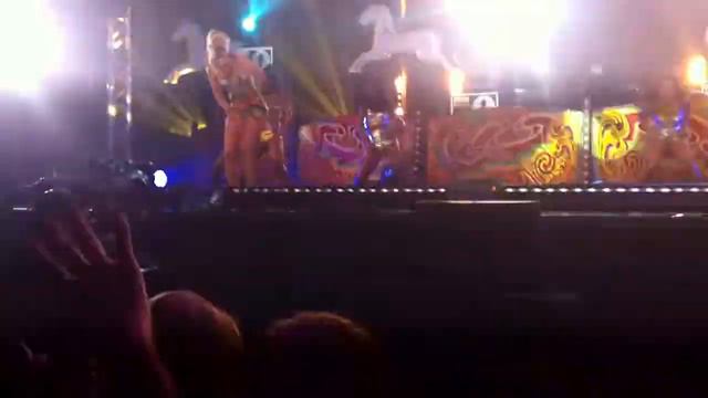 Iggy Azalea - Work FULL Front Row @ Radio 1's Big Weekend 2013 Derry