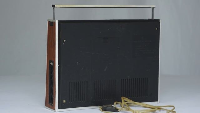 Эврика 402 - кассетная магнитола СССР 1975 г. смотреть онлайн