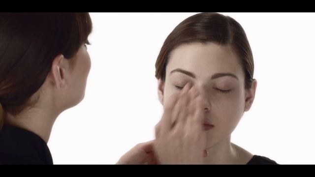 NARS How To: Immaculate Complexion using Pure Radiant Tinted Moisturizer смотреть онлайн