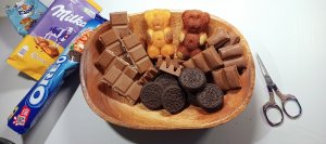 АСМР ШОКОЛАД? распаковываю и раскладываю шоколад?звуки для вашего удовлетворения??