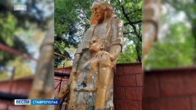 Скандалы вокруг отреставрированного памятника «Скорбящей матери» продолжаются. На это раз скульптура