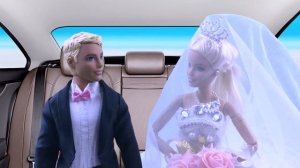 Barbieki took a wedding car to the auditorium for a romantic wedding, the bride and groom danced