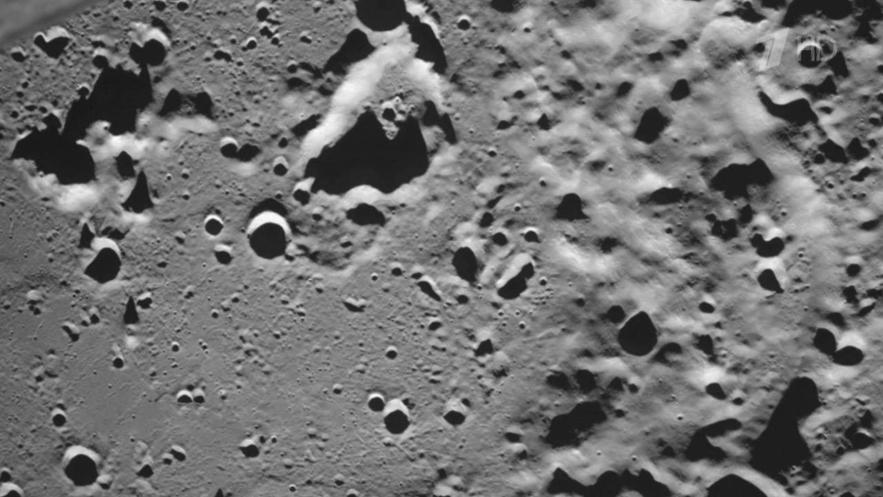 Первый снимок обратной стороны Луны сделала новая российская автоматическая станция