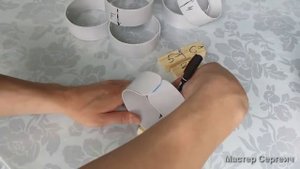 Подставка под цветы из пластиковой трубы. Поделки для сада