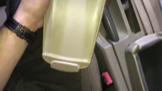 Замена крышки подлокотника ауди а4 б6 (Audi a4 b6 2002) смотреть онлайн