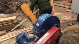 Видеоотчет от покупателя о работе рубительной машины "Дровосек" мод. ВХ400