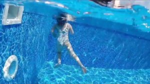 Лиюша, 2 года. ☀️ 💦 Плаваем с рождения. (Ныряем, танцуем, достаём сокровища со дна)😊🧜🏼♀️💦