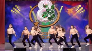 Танец "Танцуй пока молодая".
