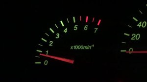 Приора 126 двс, Е-газ немного плавают обороты,(80 градусов)800-900 обор. Это нормальное явление ?