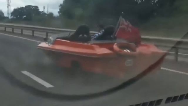 На лодке по городу