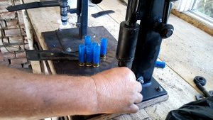 Станок для зарядки патронов.