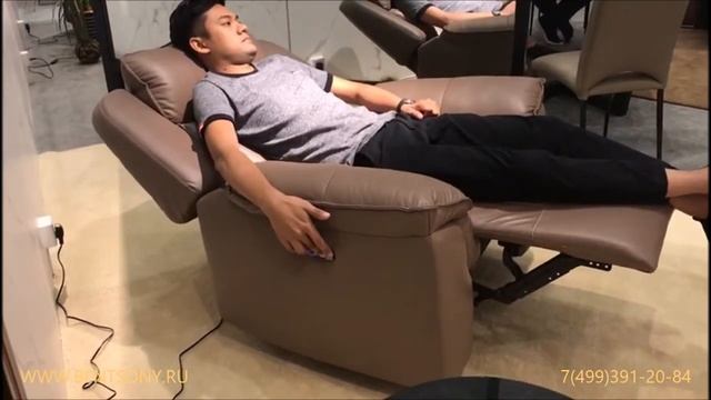 Диван и кресло Конилио с реклайнерами и подъемными подголовниками в видео обзоре от Бенцони смотреть онлайн