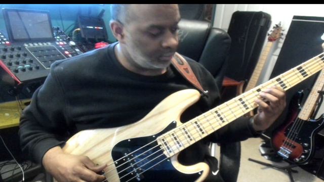 FENDER JAZZ BASS & A MXSIISOUND SAMPLE CHOPPED смотреть онлайн