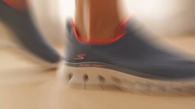 Skechers Glide-Step Flex смотреть онлайн