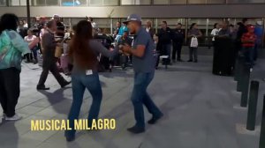 Descubre que bien bailan esta pareja 💃🕺con Musical Milagro