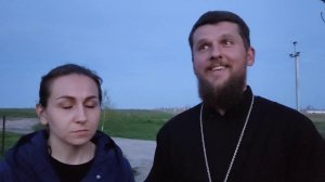 Батюшка Иоанн и матушка Ольга из Свято-Троицкого храма в Мариуполе о гуманитарной ситуации в городе