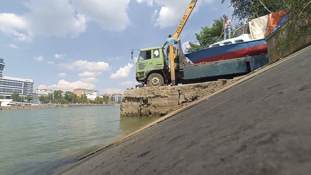 07.08.2018 - Спуск катера на воду смотреть онлайн