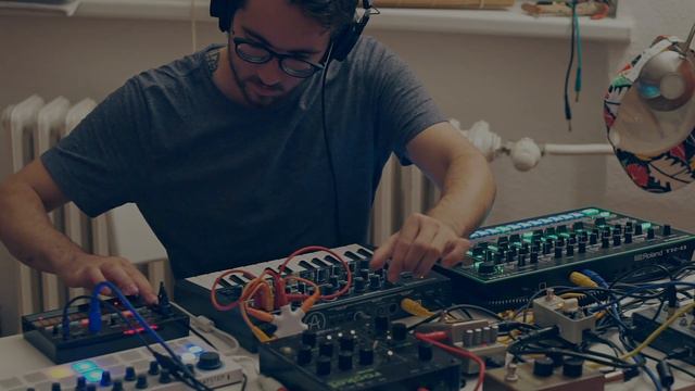 Live Jam Session#15 - Volca FM / TR-8 / Microbrute / Waldorf Rocket - Electro смотреть онлайн