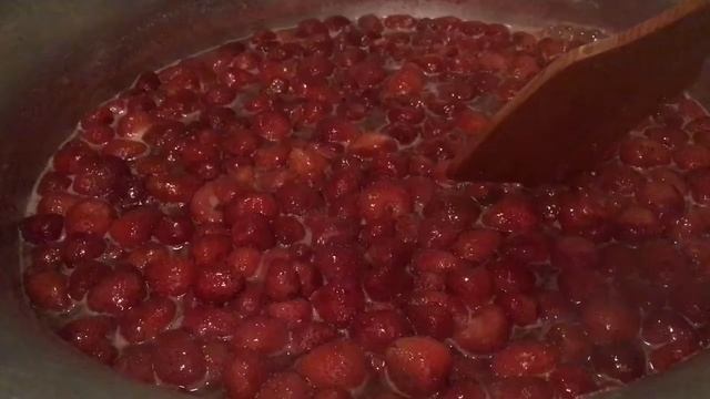 Варим клубничное варенье