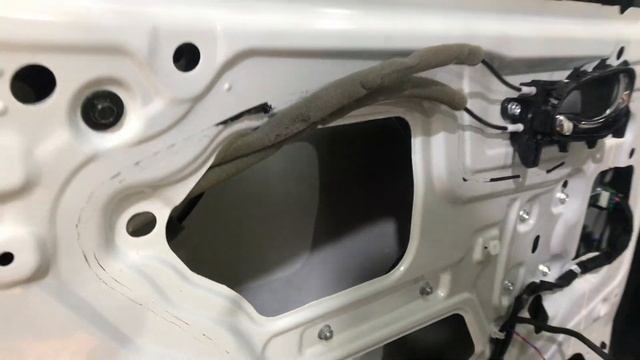 Шумозащита в дверях Ниссан Х-Трейл не самого лучшего качества, виброизоляцию нужно ещё поискать смотреть онлайн